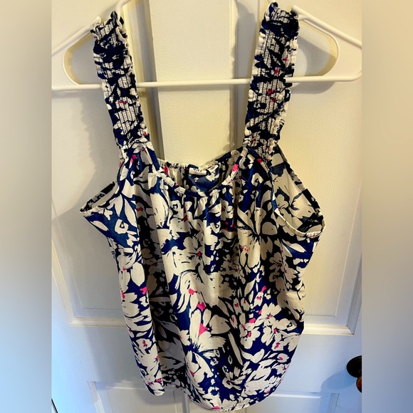 Gap size small flowered top. Adorable - Picture 1 of 1